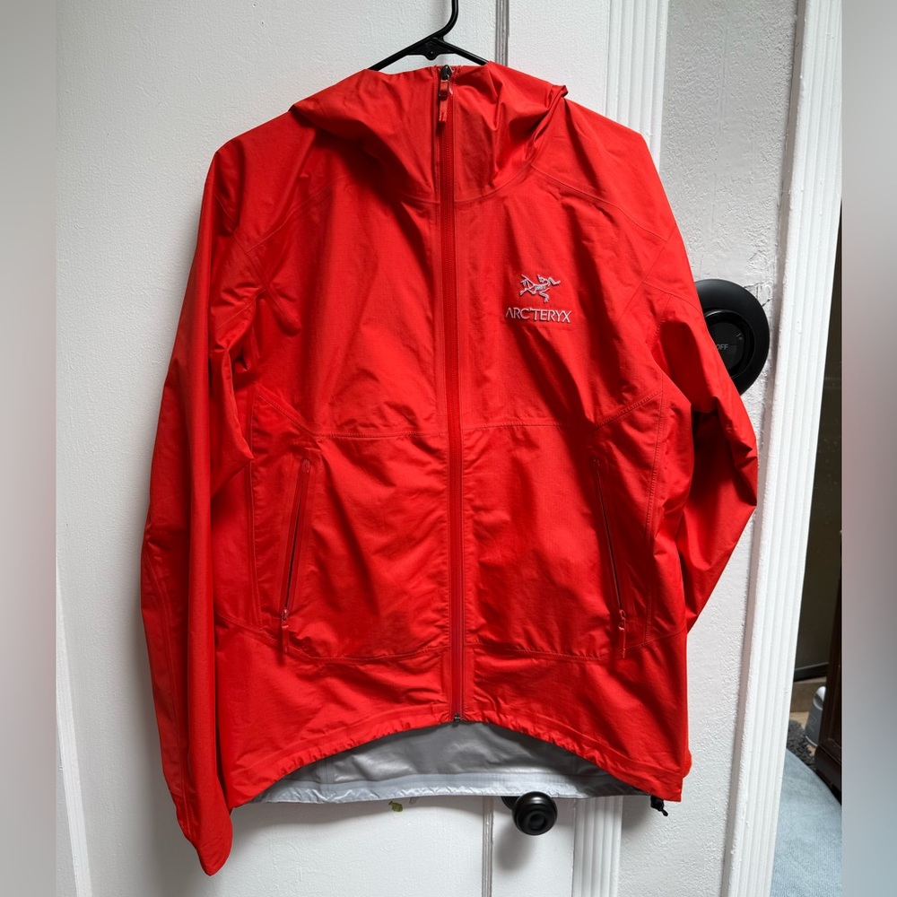 Arc'teryx Men's Zeta SL Performance Hooded Jacket - Red - Medium